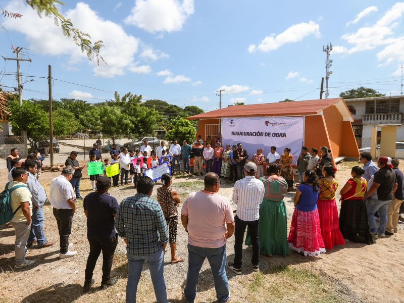 Entregan nueva aula, sanitarios y cisterna en primaria de Juchitán Entregan nueva aula, sanitarios y cisterna en primaria de Juchitán