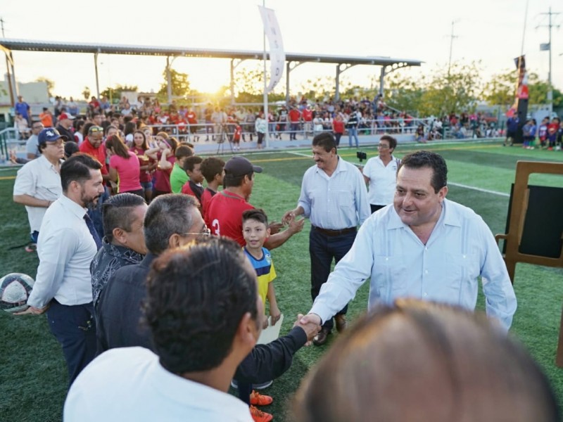 Entregan nueva cancha de fútbol