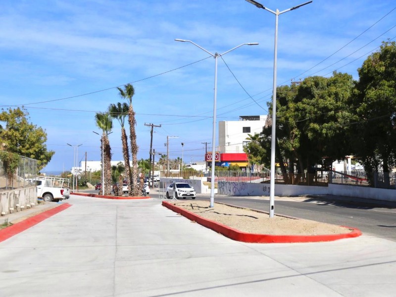 Entregan obra de pavimentación en colonia Hojazen en CSL