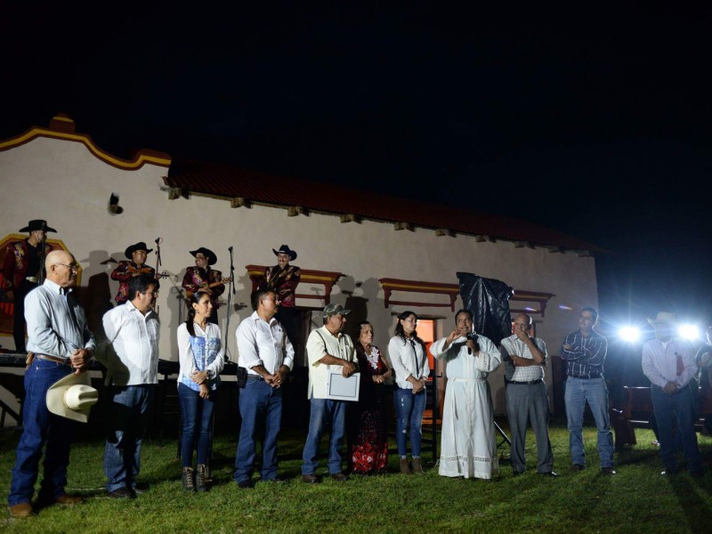 Entregan obras culturales en Jalpan