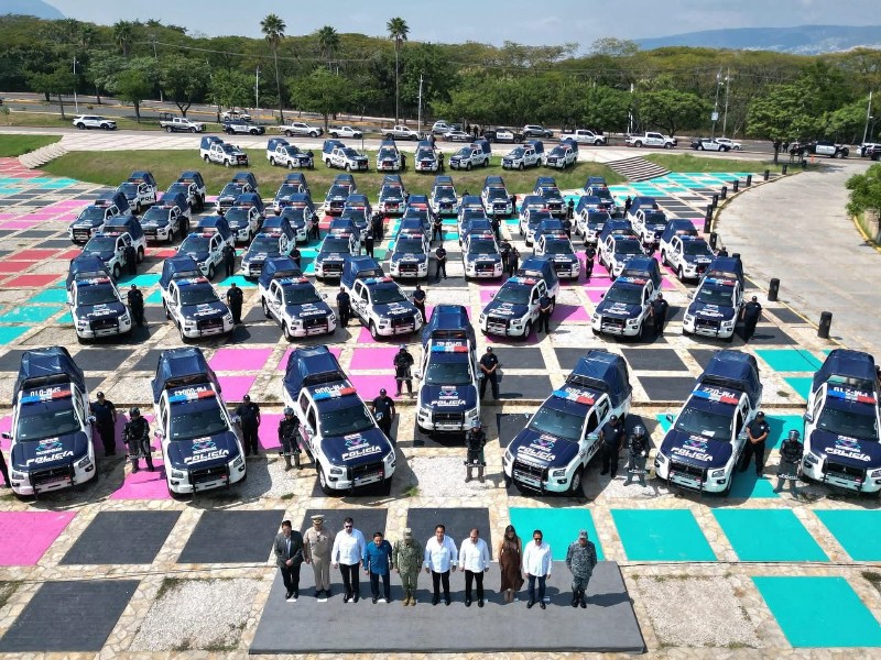 Entregan patrullas y equipamiento a policías de Chiapas