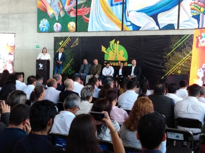 Entregan Premio Estatal de la Juventud