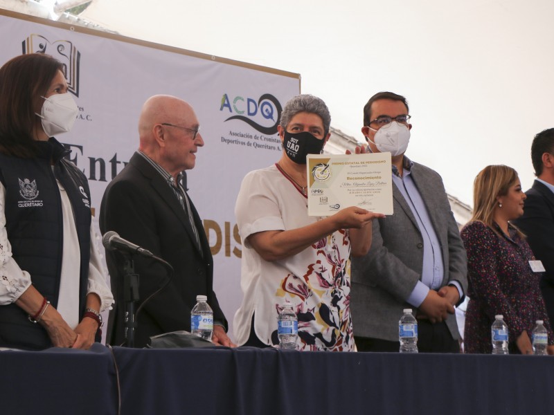 Entregan Premio Estatal de Periodismo 2022