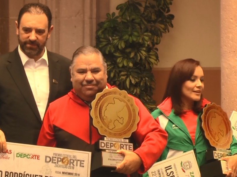 Entregan Premio Estatal del Deporte