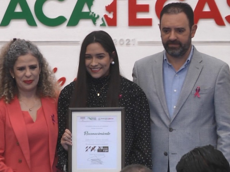 Entregan premio nacional de contraloría social