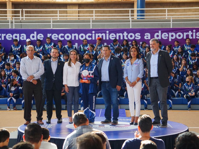 Entregan reconocimiento a medallistas de Guanajuato