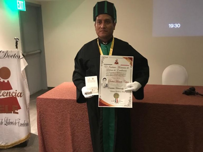 Entregan reconocimiento Honoris Causa