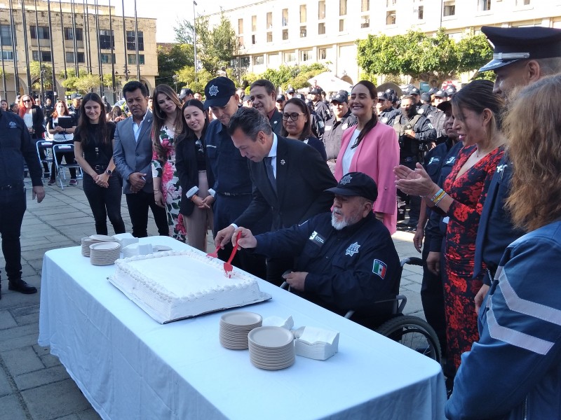 Entregan reconocimientos a 251 policías tapatíos