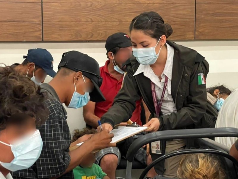 Entregan tarjetas de visitantes humanitarias a migrantes en Tapachula