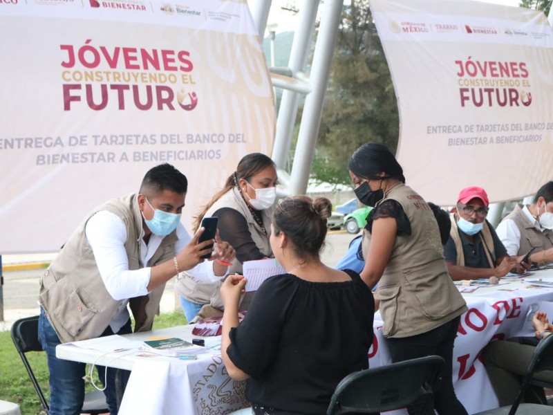 Entregan tarjetas del Bienestar a jóvenes de Costa Grande