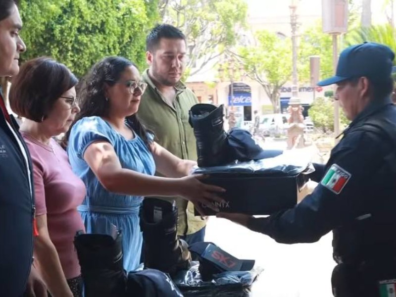 Entregan uniformes a personal de seguridad en Tangancícuaro
