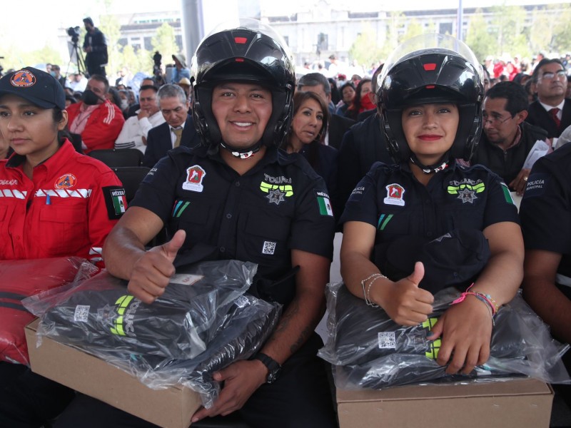 Entregan uniformes a policías de Toluca