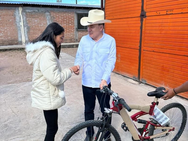 Entregarán bicicletas a estudiantes para su traslado