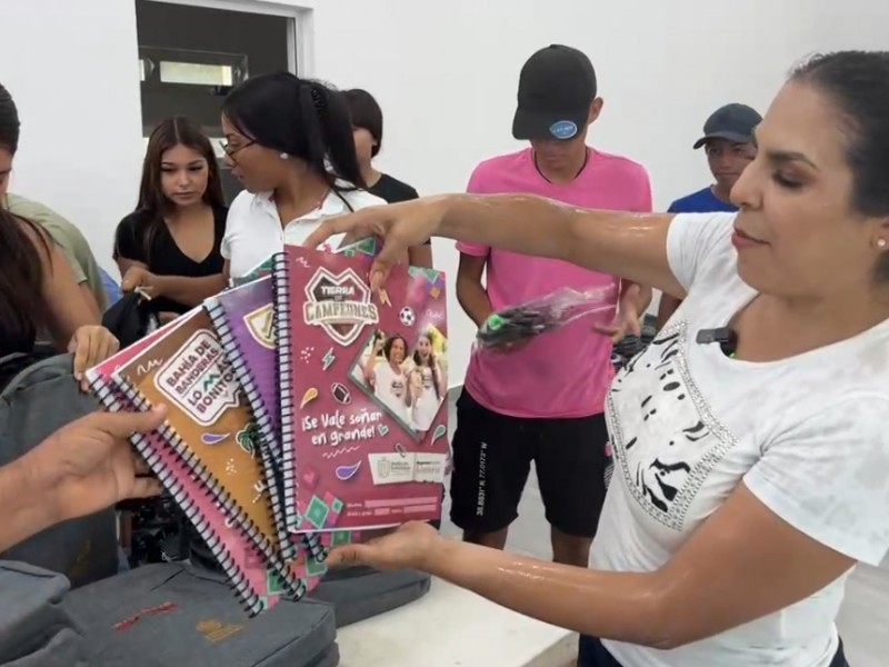 Entregarán paquetes de útiles escolares en Bahía de Banderas