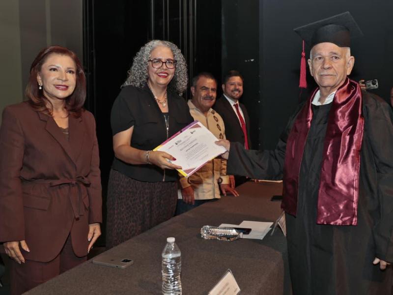 Entregaron certificados de educación básica a 545 personas en Sinaloa