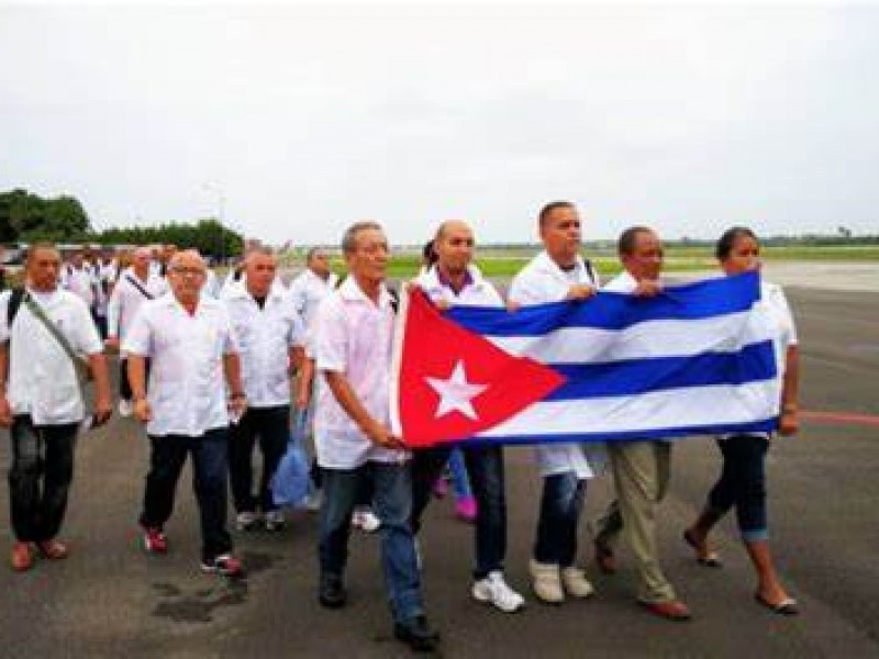 Envían ocho médicos cubanos para atender Costa Sur de Nayarit
