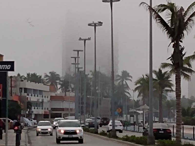Envuelve neblina a Mazatlán
