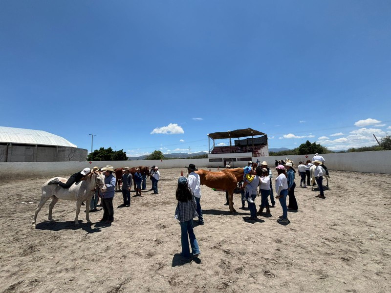 Equinoterapias y charreadas, proyectos para reactivar el Lienzo Charro