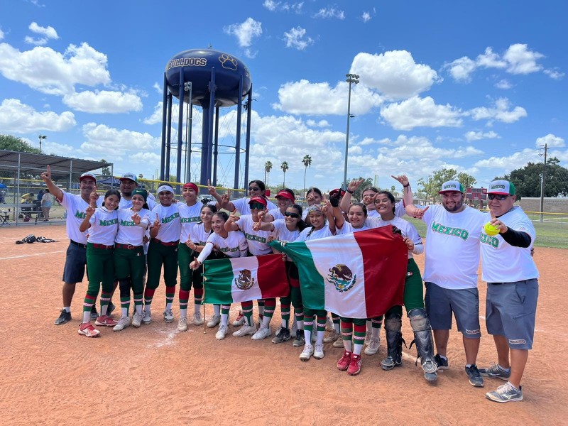 Equipo femenil de softbol gana mundial en Texas