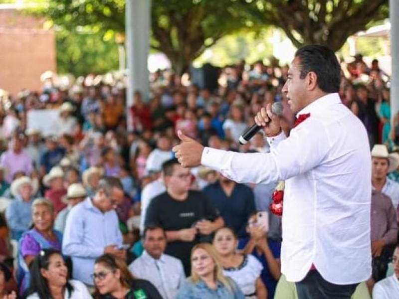 Eduardo Ramírez continúa en precampaña