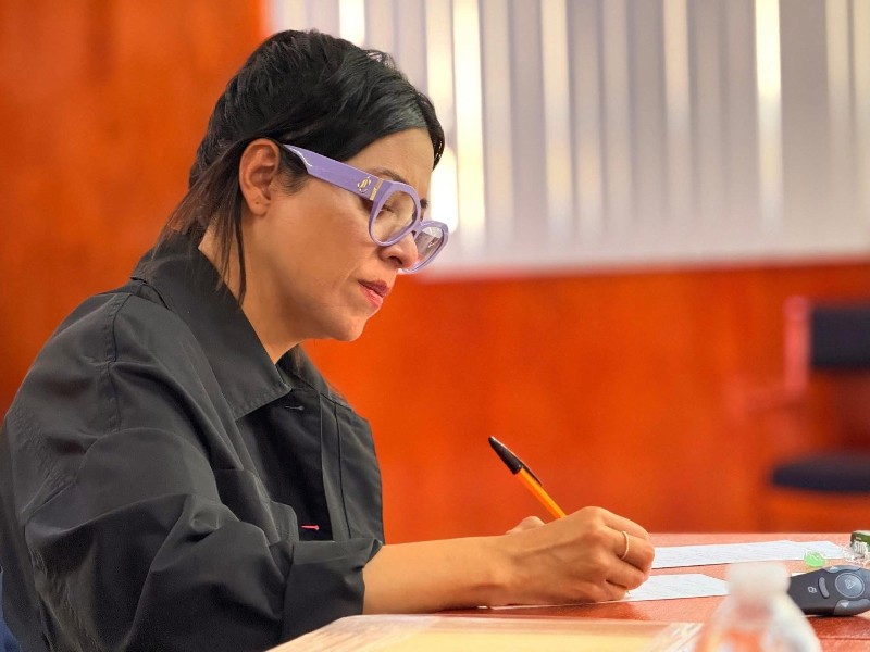 Eréndira Fierro se baja de la contienda por la Rectoría