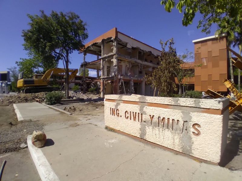 Es demolido edificio de Ingeniería Civil y Minas en Unison