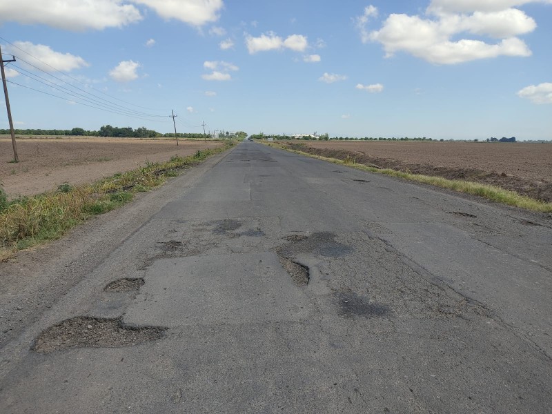 ¡Es un peligro! Exigen se atiendan baches de carretera 19