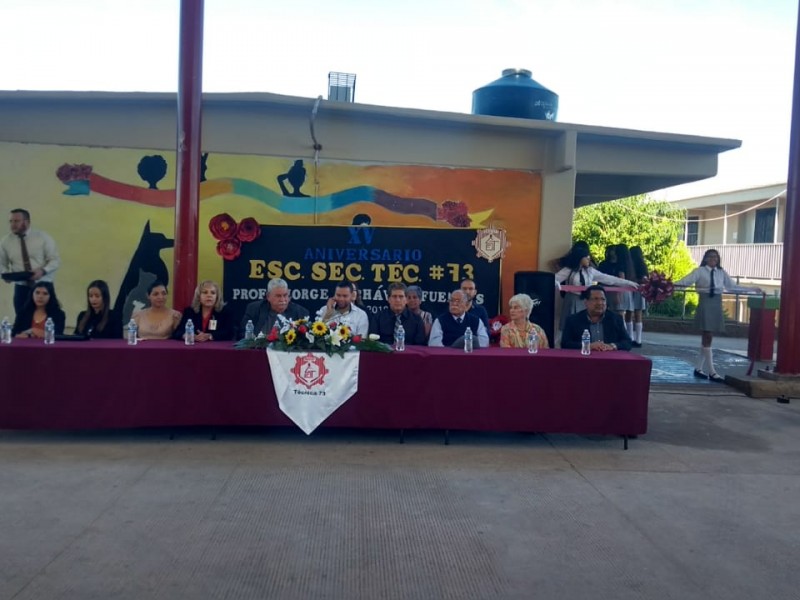 Esc. Sec. Tec. No. 73 celebra XV Aniversario.