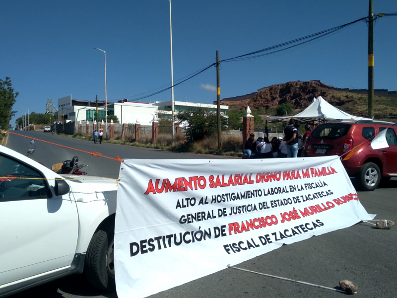 Escala protesta en FGJEZ, toman tramo de Calzada Solidaridad