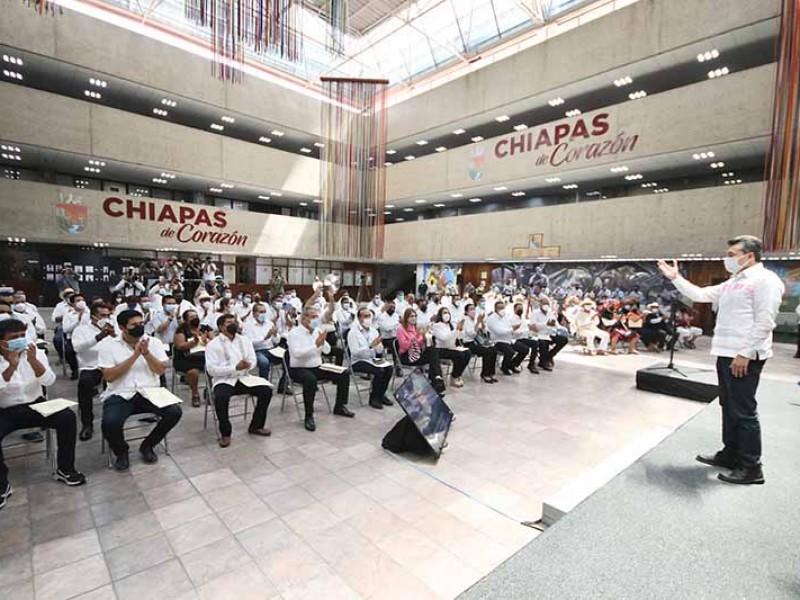 Escandón Cadenas se reúne con alcaldes electos