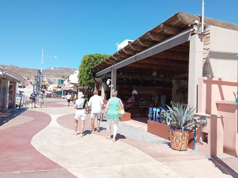 Reportan baja afluencia de turistas en restaurantes