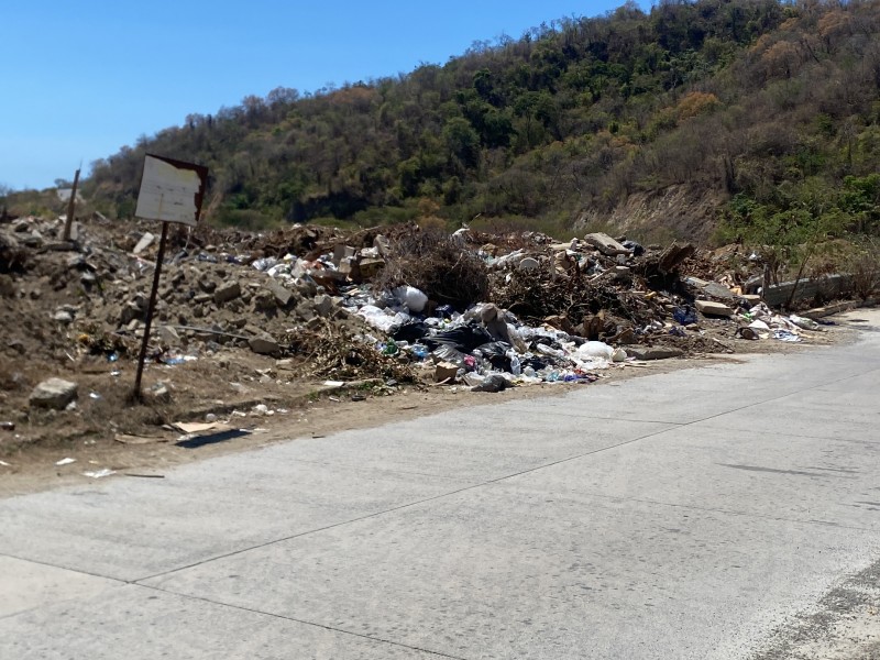 Escombro y basura se ha normalizado en Escénica Riscalillo