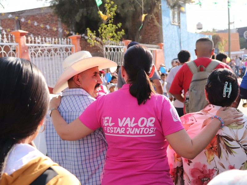 Escucha Lorena Alfaro a los habitantes de comunidades rurales