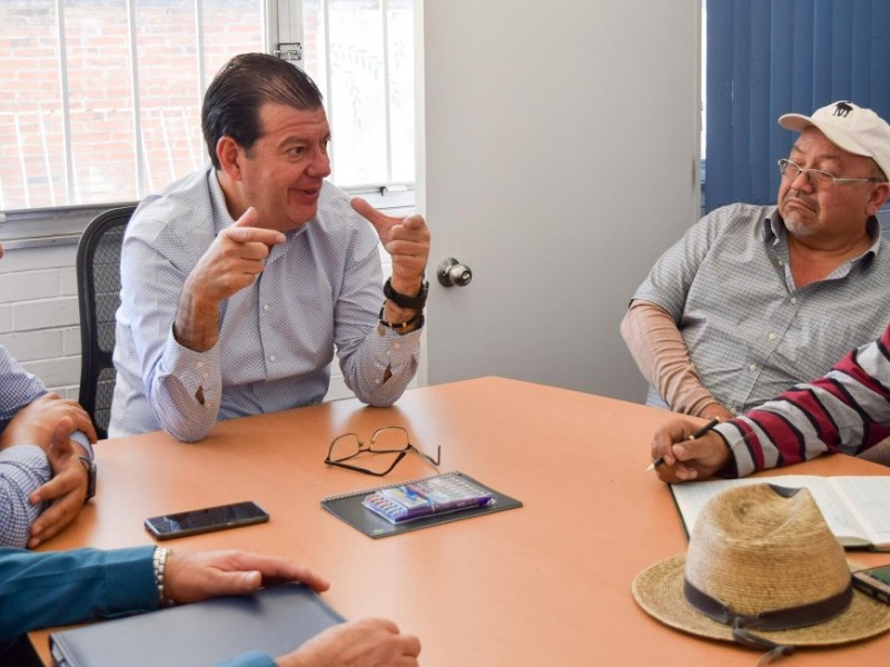 Escuchan a operadores de taxi sanjuanenses