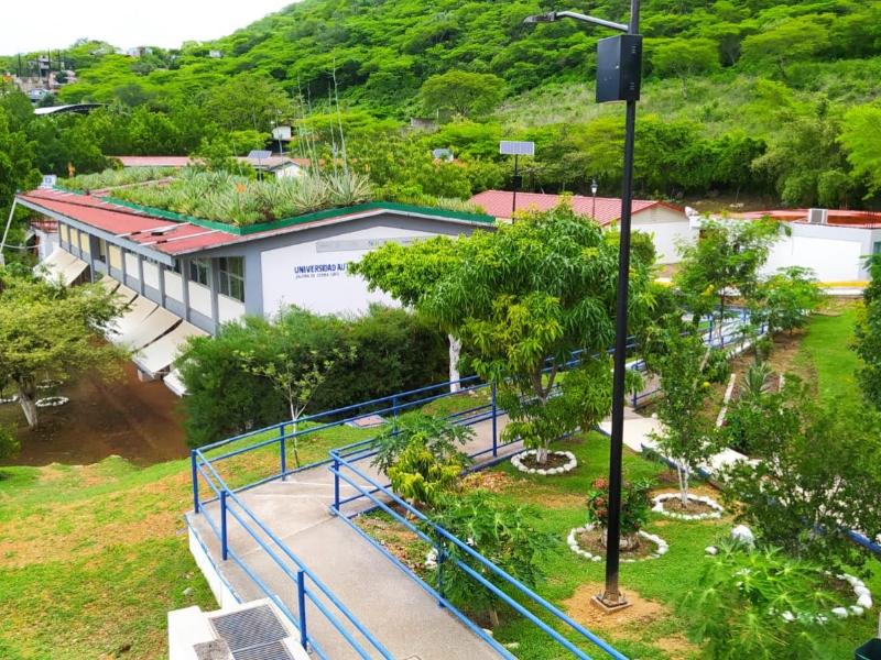 Escuela de Bachilleres de la UAQ despide docente por violencia en Jalpan