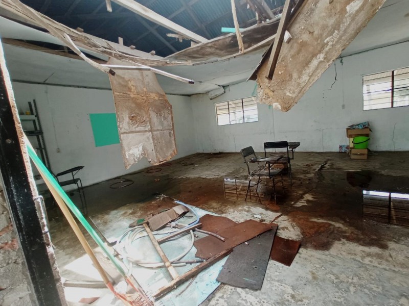 Escuela de Buenos Aires con marcados daños