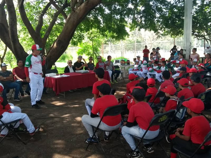 Escuela de verano de béisbol cumplió 14 años