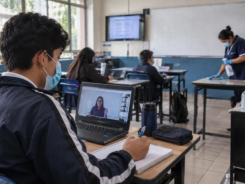 Escuela de Xalapa mantiene en cuarentena a estudiantes