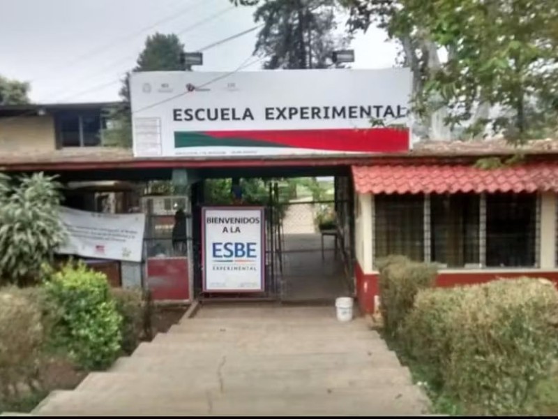Escuela Experimental ‘a oscuras’; entre irregularidades y falta de luz