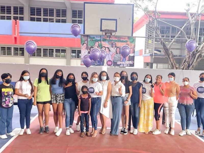 Escuela feminista en Zihuatanejo, supera expectativa