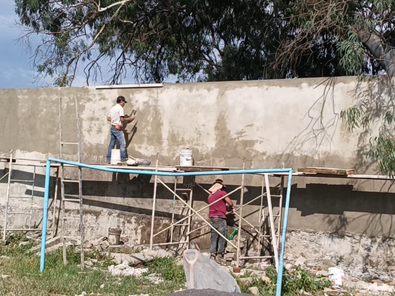 Escuela Justo Sierra con Barda perimetral restablecida