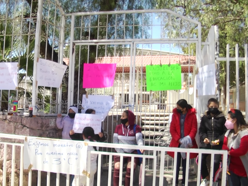 Escuela Lázaro Cardenas en Guadalupe, en toma