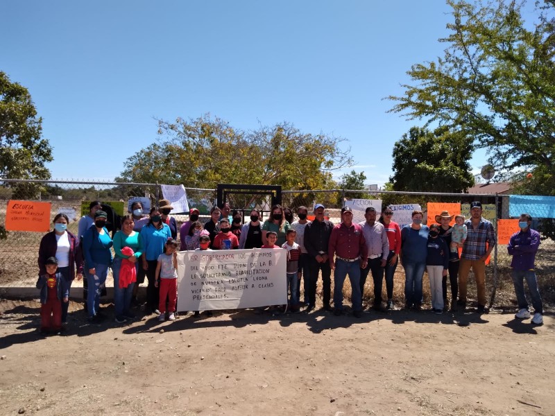 Escuela plagada murciélagos sigue sin ser atendida