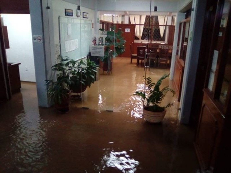 Escuelas afectadas por lluvia pueden suspender clases: SEE