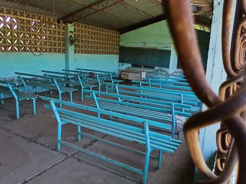 Cerradas escuelas de Apatzingán por violencia; estudiantes sufren las consecuencias