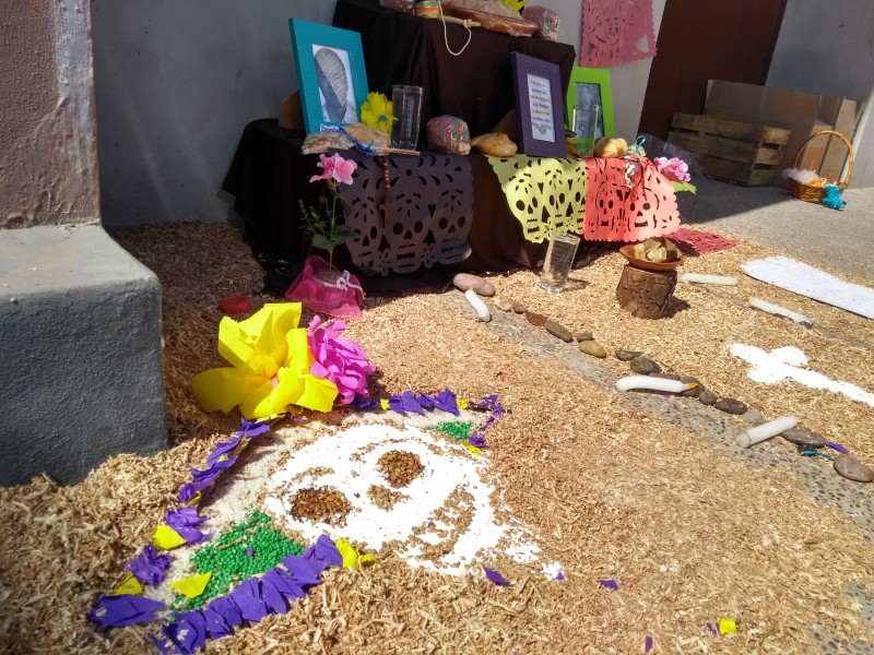 Escuelas celebran Día de Muertos con Altares