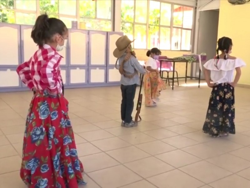 Escuelas de BCS celebran Revolución Mexicana