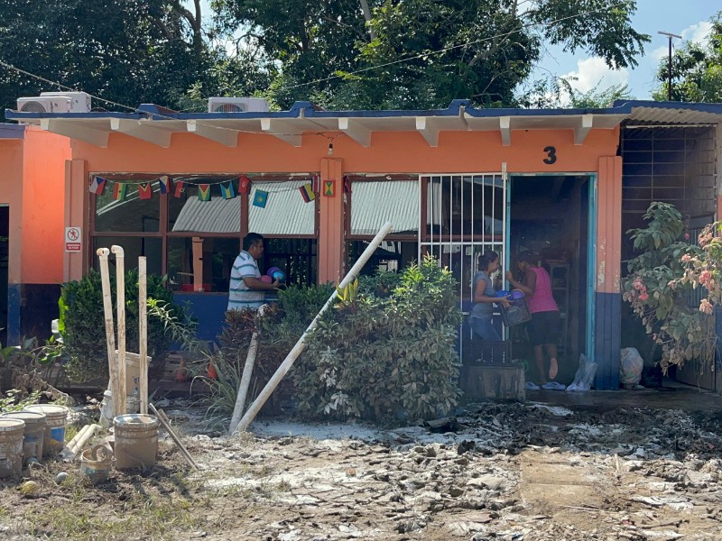 Escuelas de Juana Moza siguen sin clases tras contingencia Escuelas de Juana Moza siguen sin clases tras contingencia