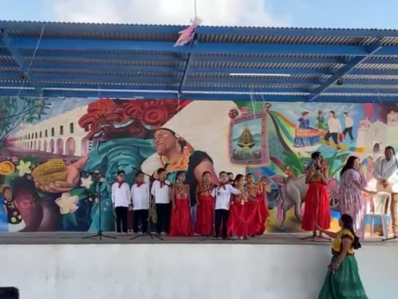 Escuelas de Juchitán celebran día internacional de las lenguas maternas