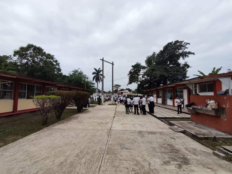 Escuelas de Tuxpan solicitan escrituras